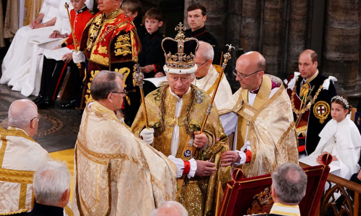 Rei Charles III é coroado em Londres