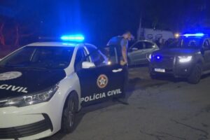 A polícia do Rio de Janeiro descobre corpos de suspeitos envolvidos na execução de médicos