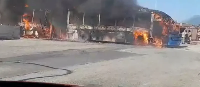 Onda de Violência no Rio de Janeiro: Pelo Menos Dez Ônibus Incendiados em Represália à Morte do Sobrinho do Miliciano Zinho