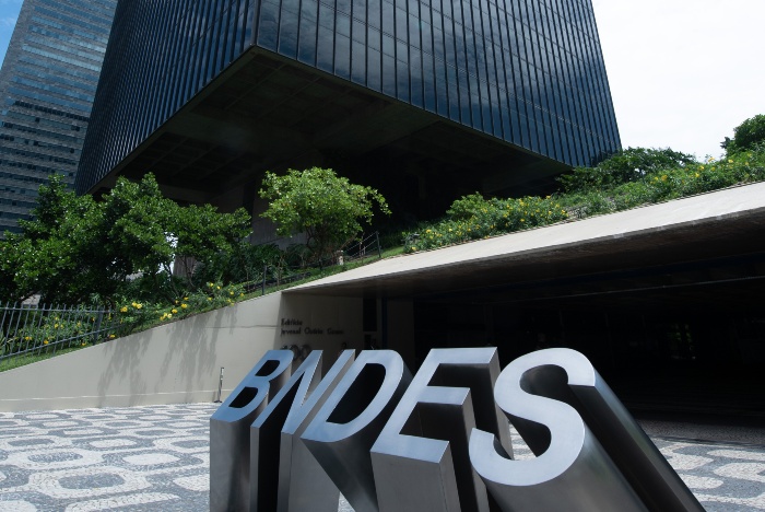 BNDES Abre Concurso Público com 150 Vagas imediatas e 750 para cadastro de reserva, com salários de R$ 20,9 mil e benefícios