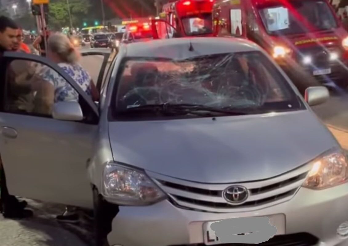 Carro invade ciclovia e deixa feridos em Copacabana