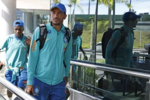 Seleção Brasileira Chega a Salvador Após Empate nas Eliminatórias e Se Prepara para Enfrentar o Uruguai