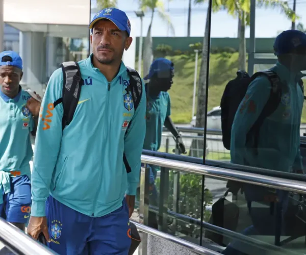 Seleção Brasileira Chega a Salvador Após Empate nas Eliminatórias e Se Prepara para Enfrentar o Uruguai