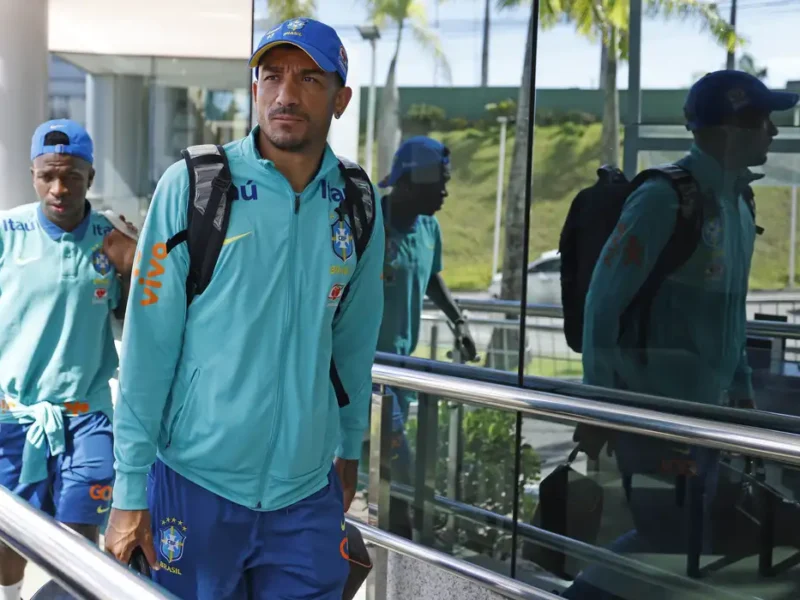 Seleção Brasileira Chega a Salvador Após Empate nas Eliminatórias e Se Prepara para Enfrentar o Uruguai