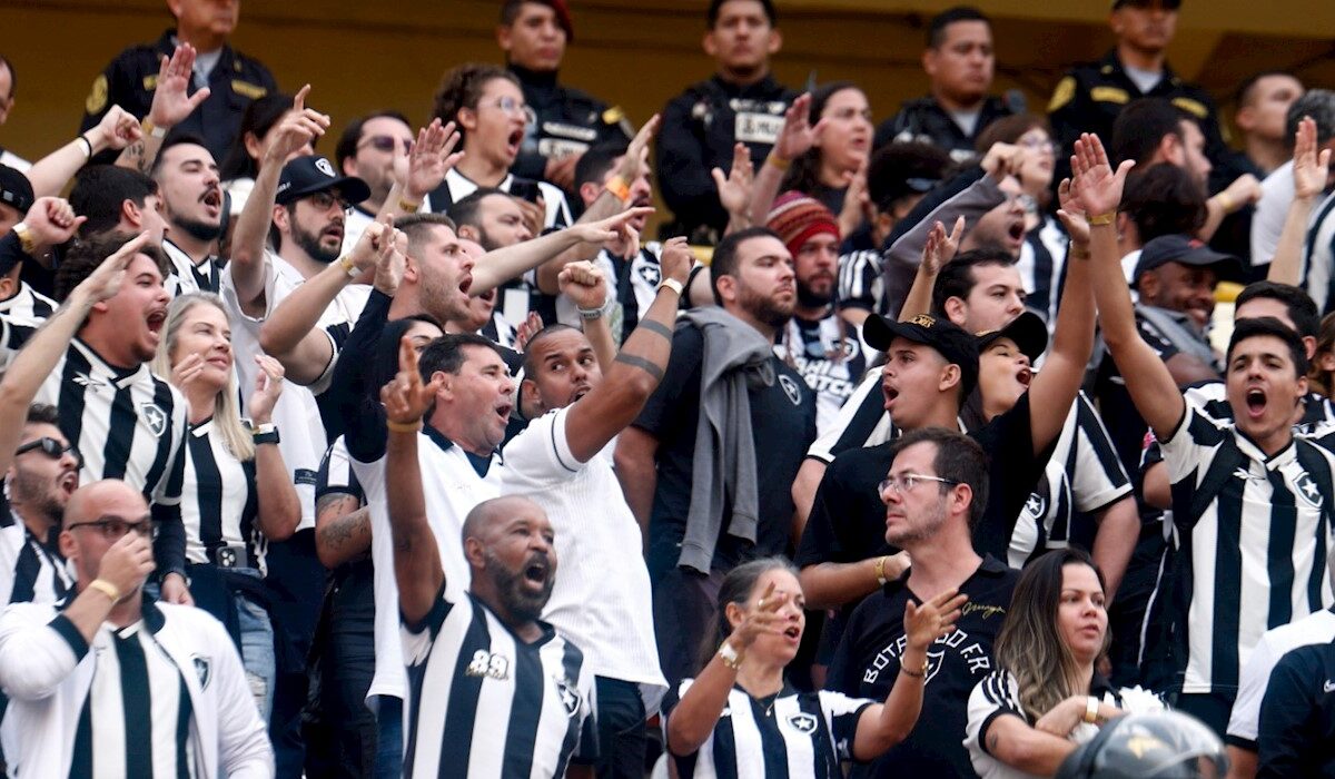 Botafogo Enfrenta Reta Final do Brasileiro e Final da Libertadores com Sequência Intensa de Jogos