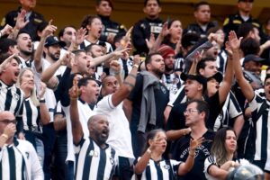 Botafogo Enfrenta Reta Final do Brasileiro e Final da Libertadores com Sequência Intensa de Jogos